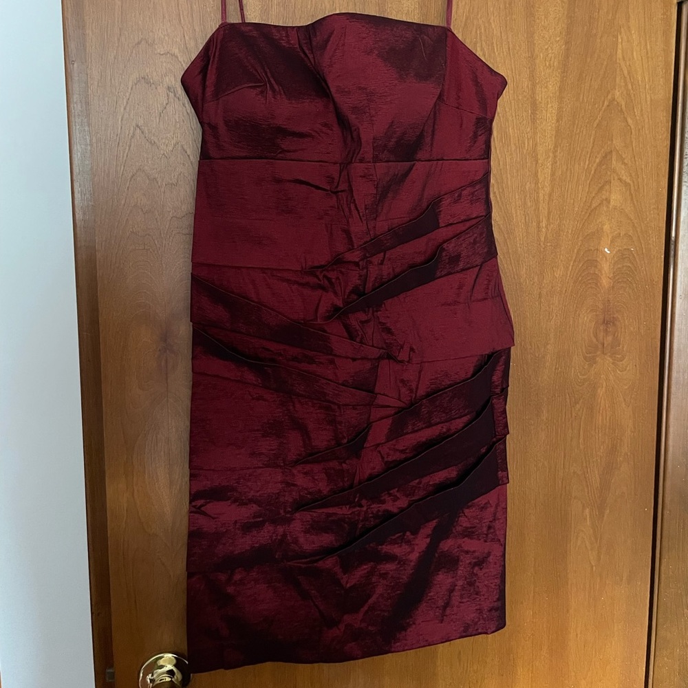 Simply Liliana strapless red dress. Size 14.